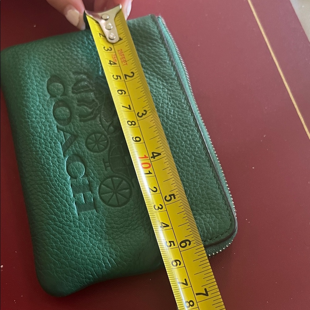 Coach Forest Green Wristlet 100% Real Leather And Authentic - Picture 7 of 9